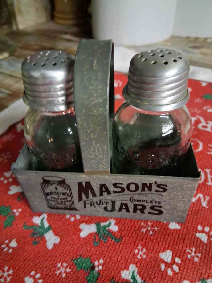 Mason jar brand salt  pepper shakers in small metal Mason ja - Polk City, Iowa - FleaMarketBay