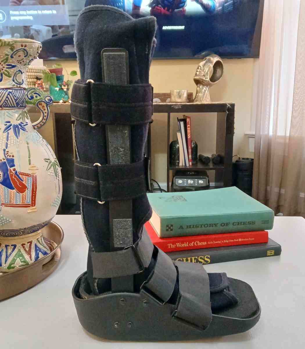 Maxtrax Walker Brace Walking Boots Size M - Indianapolis, Indiana - FleaMarketBay