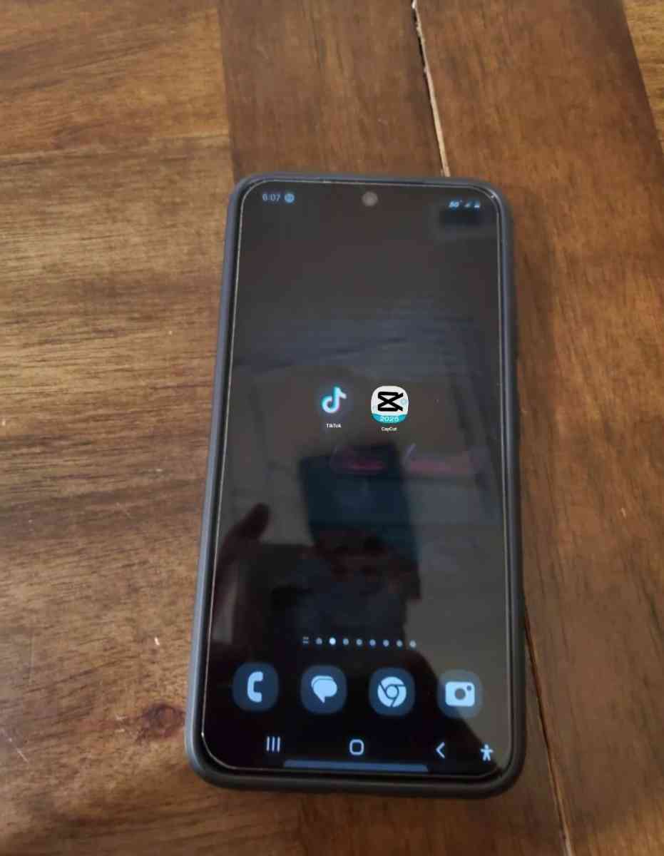 samsung s23 with tiktok and capcut installed