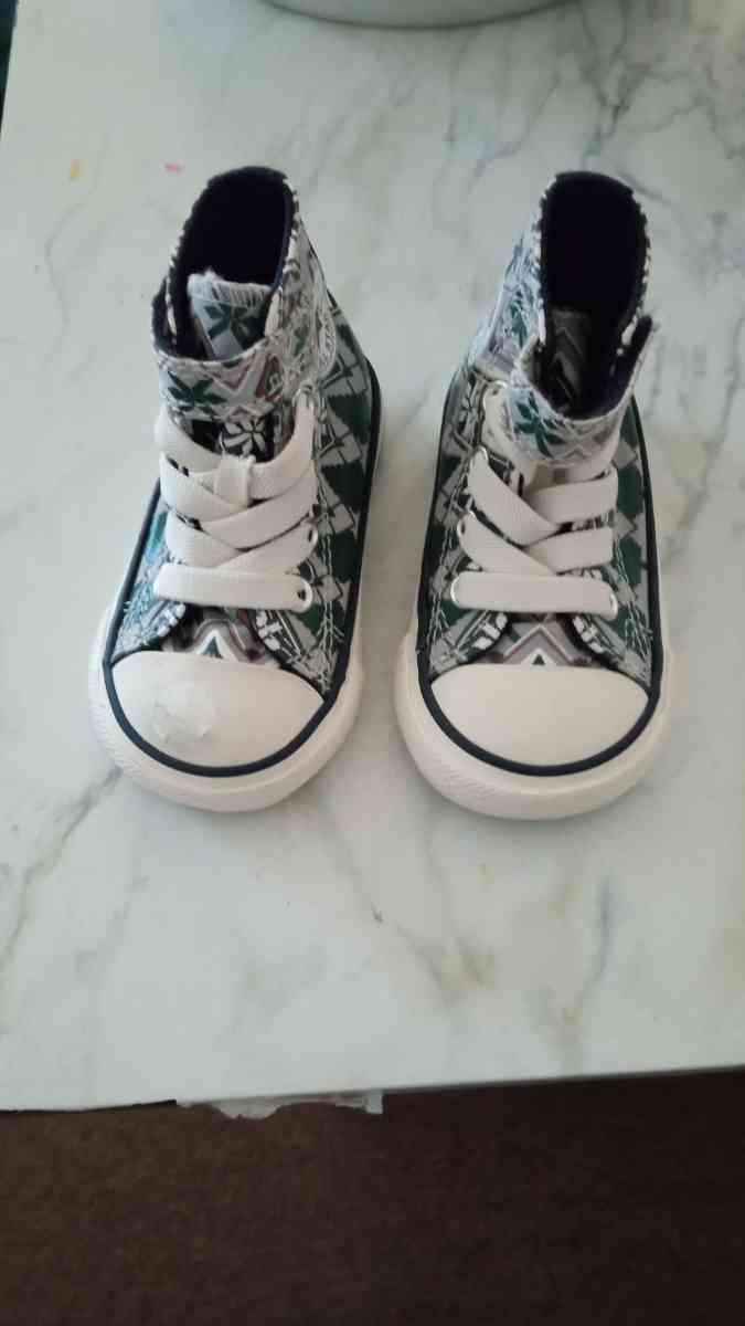 the mini shoes for you baby converse new - Atherton, California - FleaMarketBay