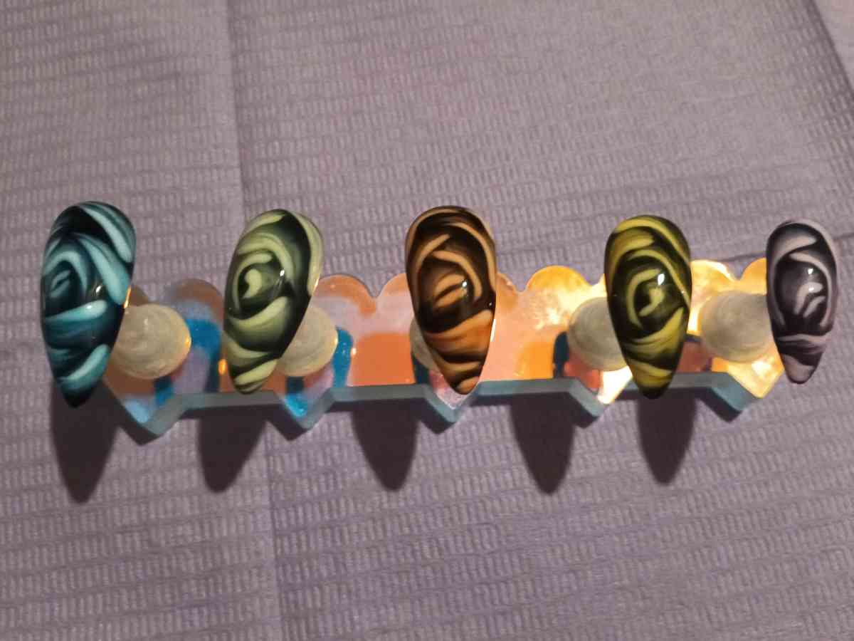 Custom Stilleto Colored Rose Press On Nails - New Britain, Connecticut - FleaMarketBay