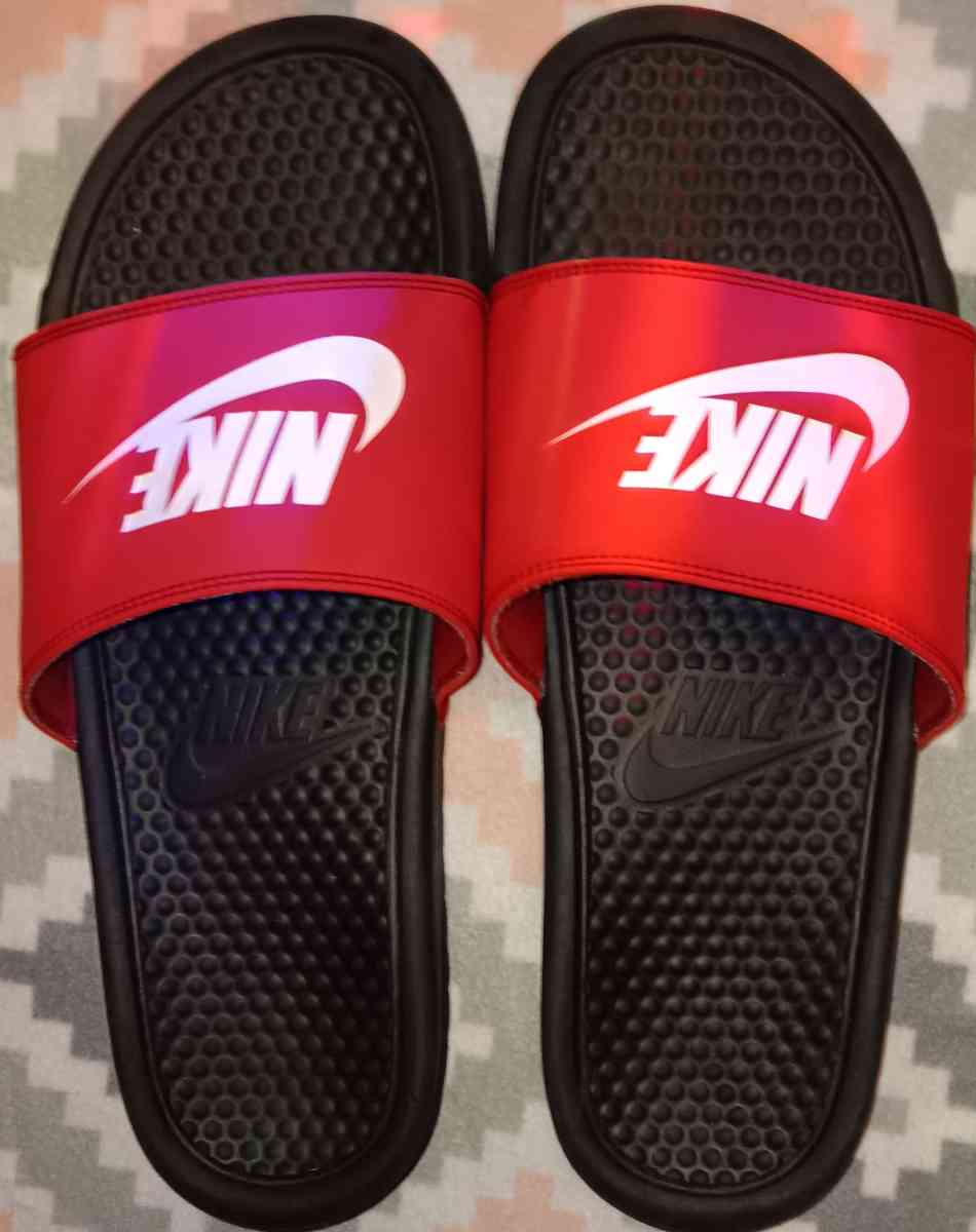 Nike slides - New Port Richey, Florida