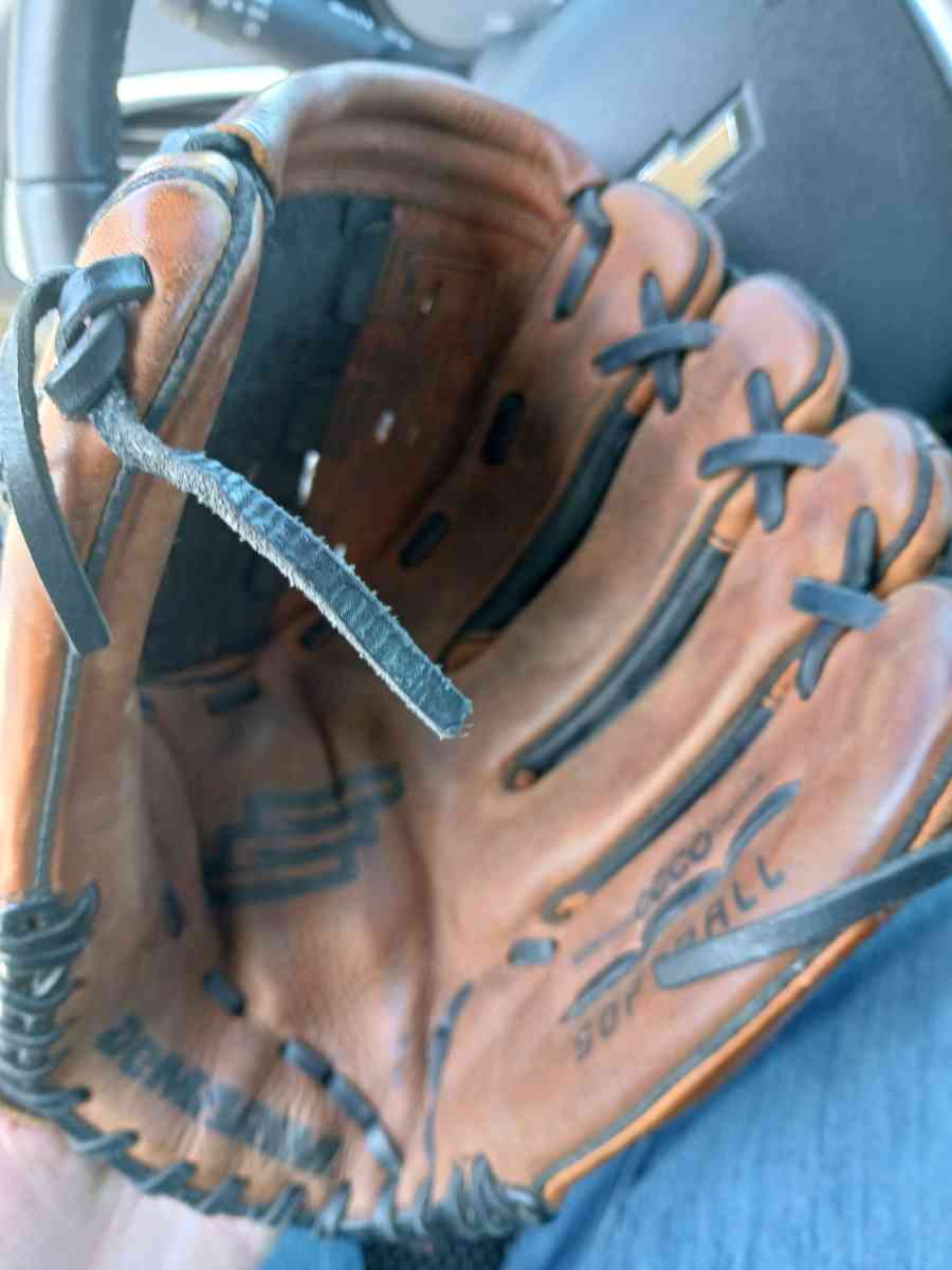13 inch Softball Glove - Placentia, California - FleaMarketBay
