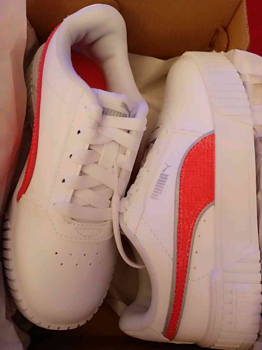 NEW PUMA AND  NIKE  LIKE NEW - Rochester, New York - FleaMarketBay