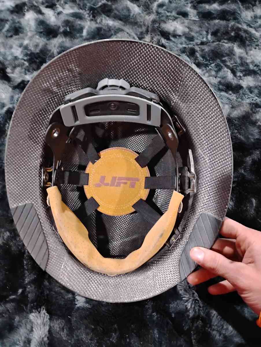 Lift carbon hardhat - Tripoli, Iowa - FleaMarketBay