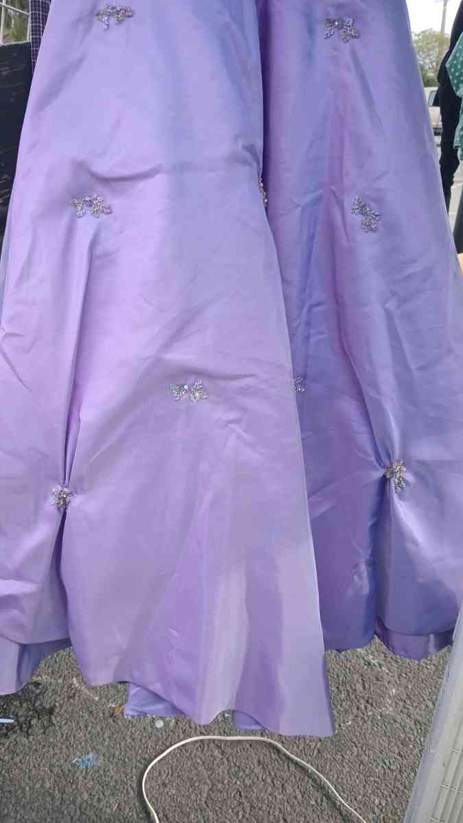 size small quinceaera dress in perfect conditions almost New - Adelanto, California - FleaMarketBay