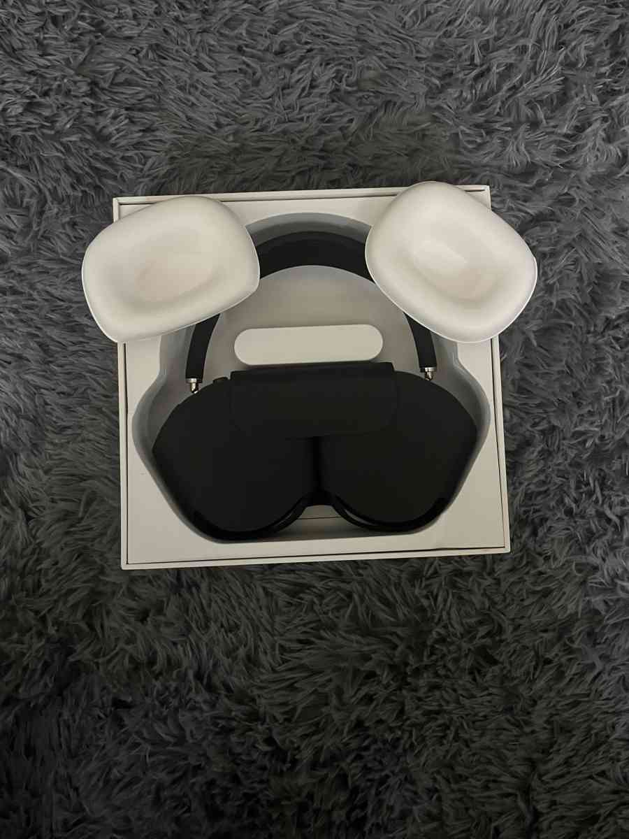 midnight AirPods Max - Abilene, Texas - FleaMarketBay