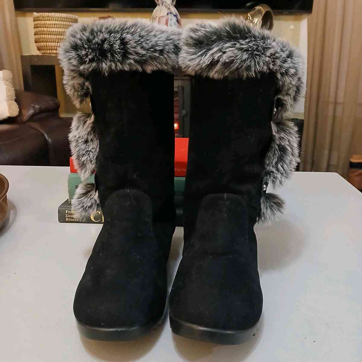 Fashion Nova Black Winter Boots for Women Size 8 point 5 - Indianapolis, Indiana - FleaMarketBay