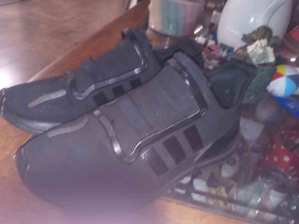 Tenis Adidas para hombre - Bell, California - FleaMarketBay