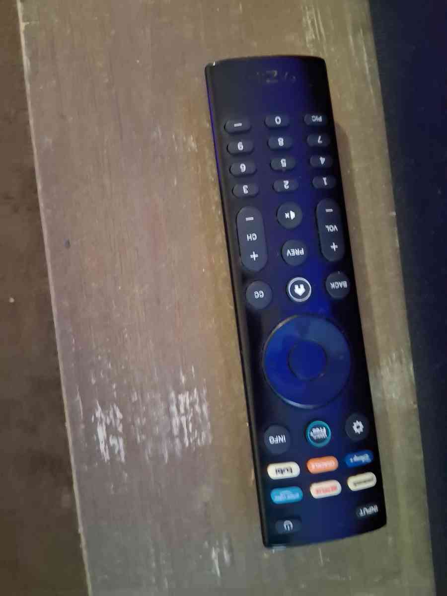 smart TV with surround sound and sound bar - Roanoke, Alabama - FleaMarketBay