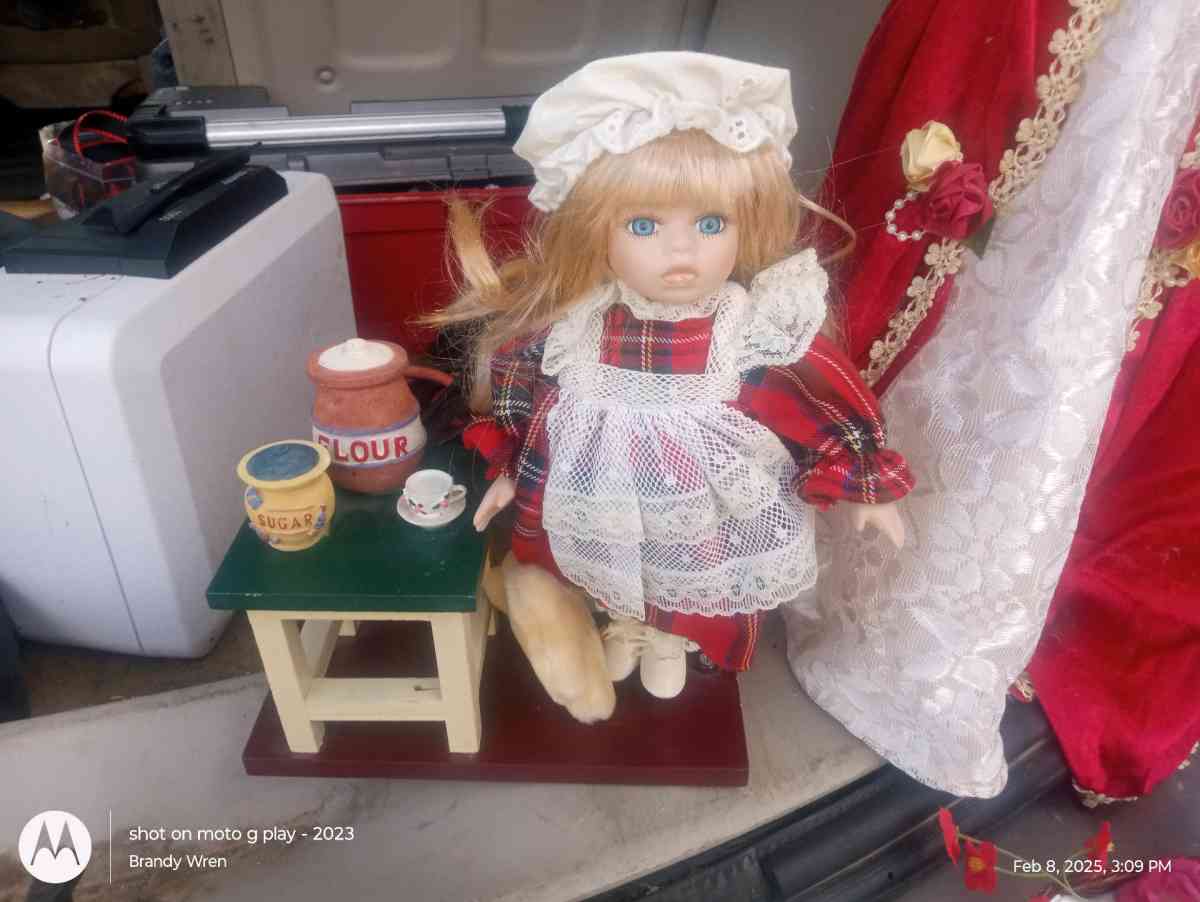 collectible dolls - Westlake, Louisiana - FleaMarketBay