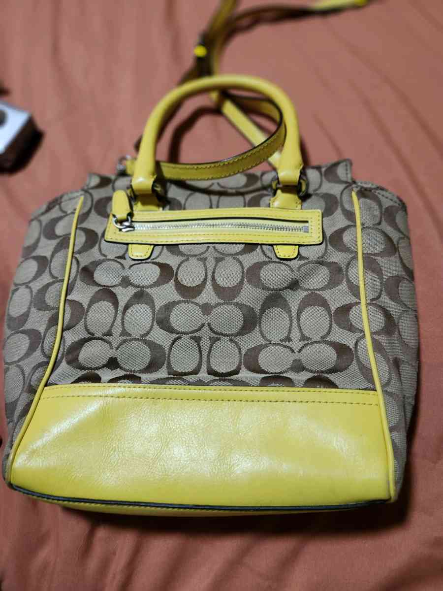 Coach - Advent, West Virginia - FleaMarketBay