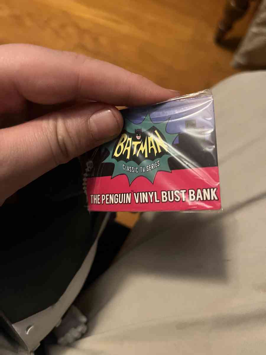 Batman collectible pigi bank penquin - Youngstown, Ohio - FleaMarketBay
