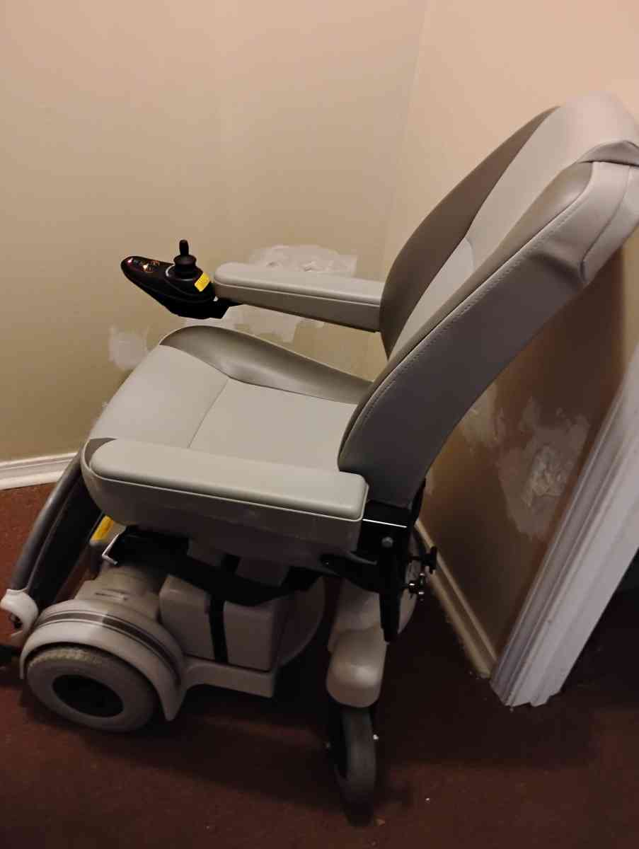 Hoveround Electric Wheel Chair - Abbeville, South Carolina - FleaMarketBay