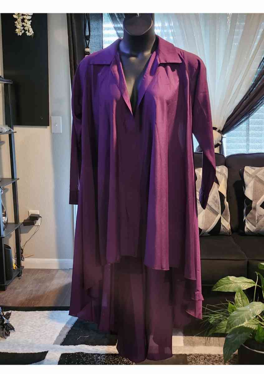 PLUS SIZE Relaxed Fit Top - San Antonio, Texas - FleaMarketBay