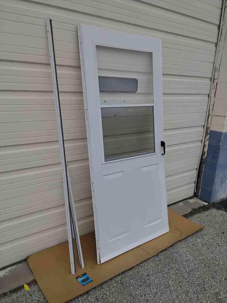Nice White Storm Door With Screen LH Swing  Like New - Williamstown, New Jersey - FleaMarketBay