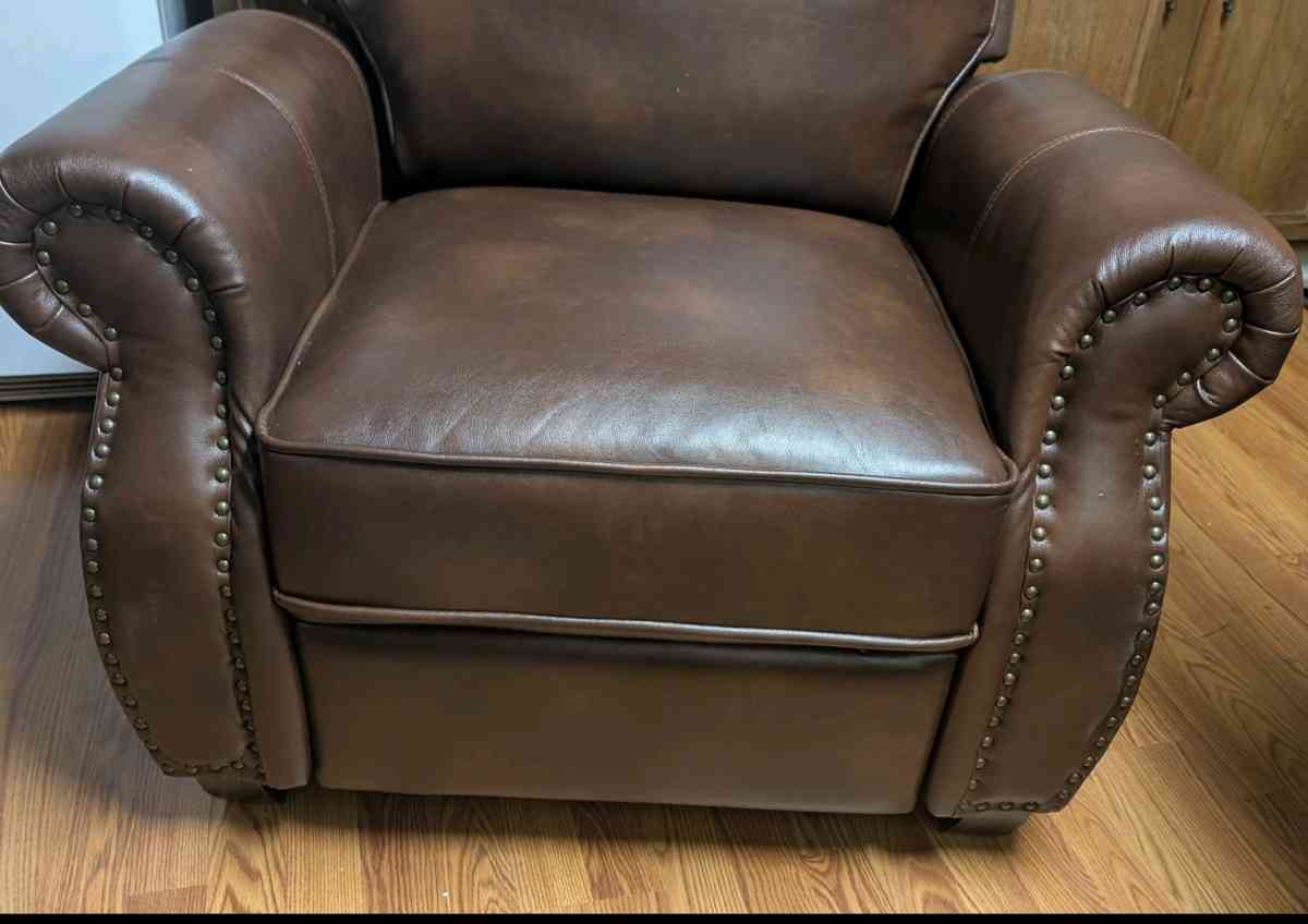 Leather Push Back Recliner - Richfield, Ohio - FleaMarketBay