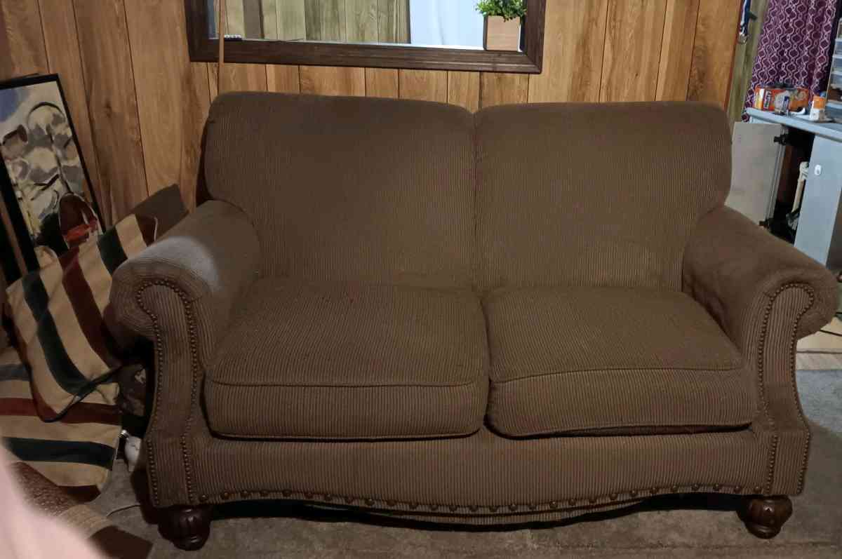 Couches etc - Manchester, Tennessee - FleaMarketBay