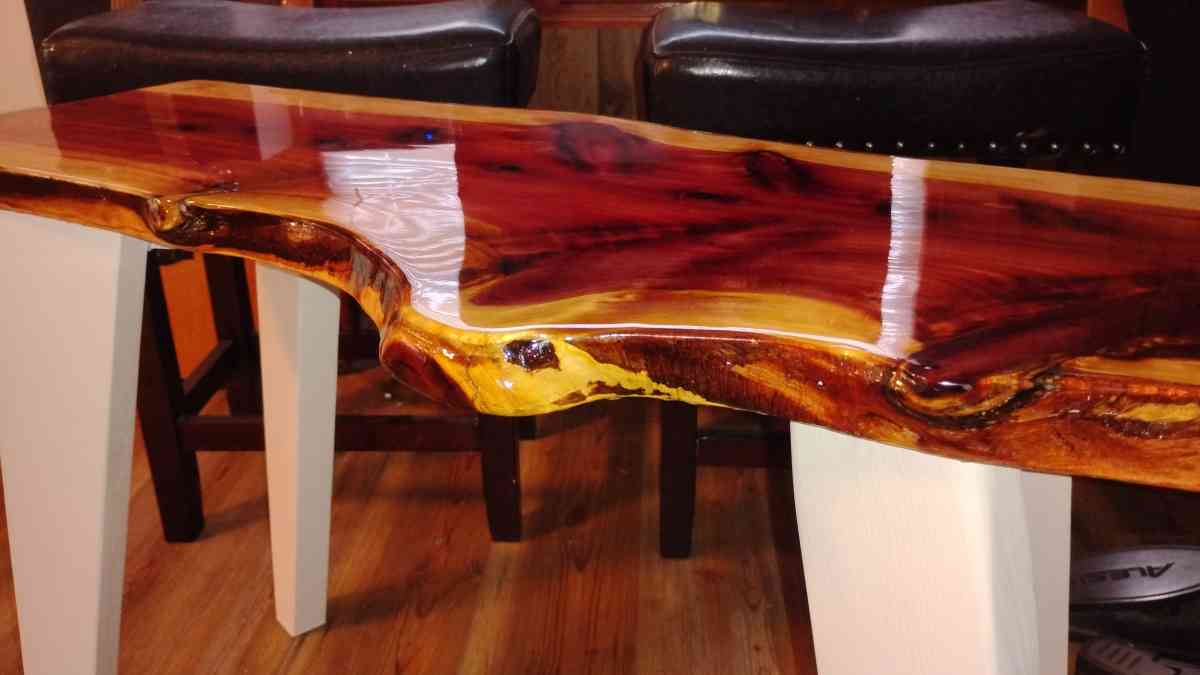 Red Cedar accent table - Valdosta, Georgia - FleaMarketBay