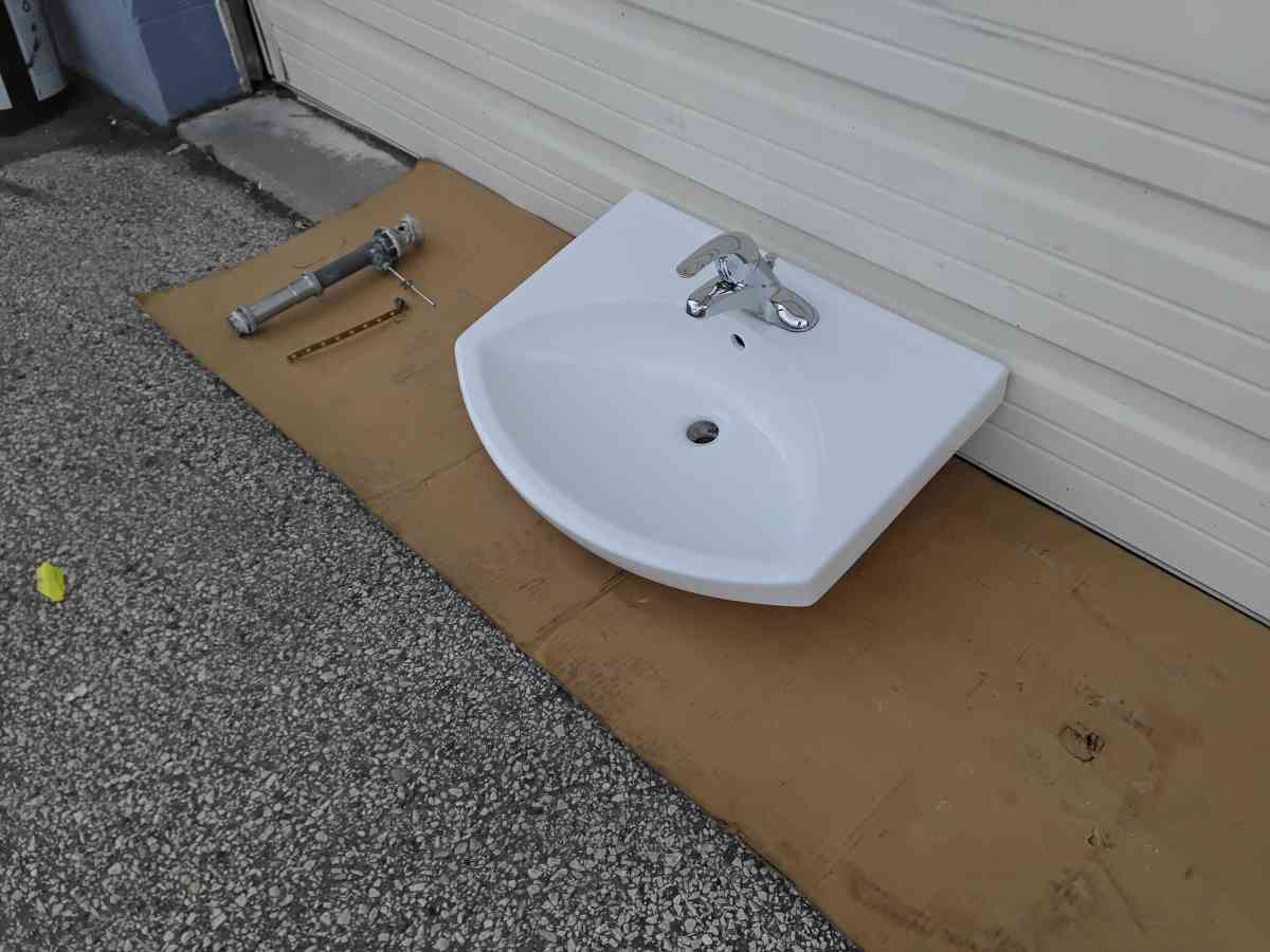 White Bathroom Wall Mount Vanity Sink Plus Faucet Like New - Williamstown, New Jersey - FleaMarketBay