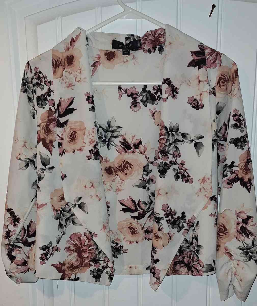 Love Tree Size Medium Silk Floral Blouse - Salem, Iowa - FleaMarketBay