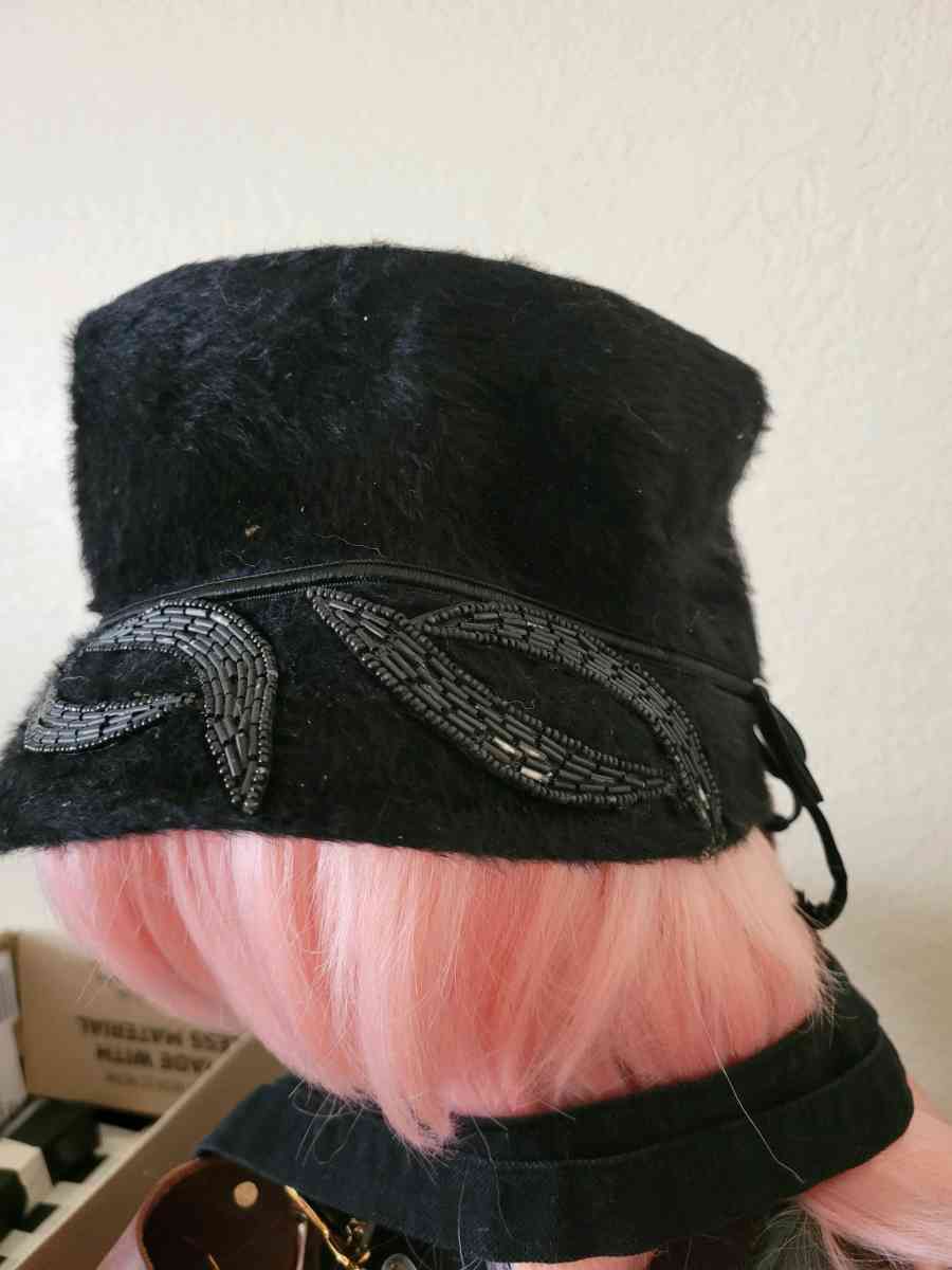 vintage fur hat - Norman, Oklahoma - FleaMarketBay