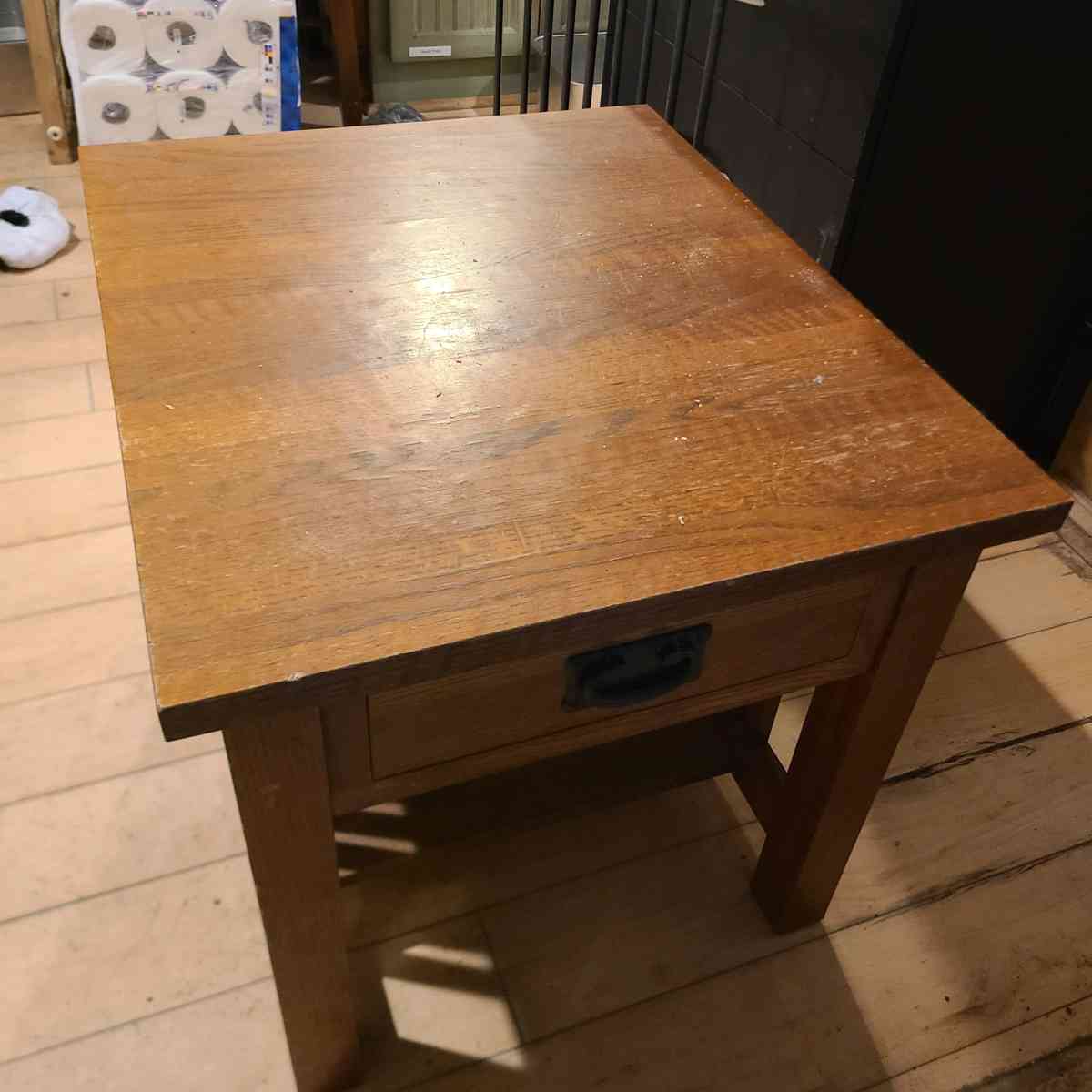 Solid wood end or side table - Moncks Corner, South Carolina - FleaMarketBay