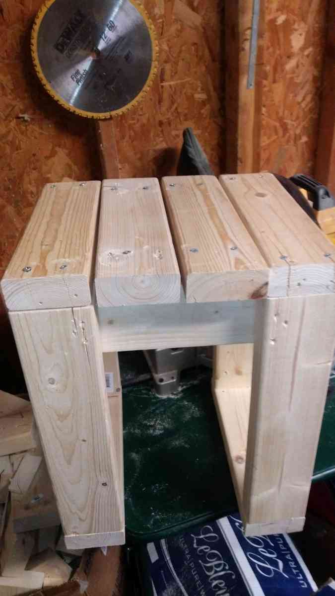 small Bench are stool - Greenville, South Carolina - FleaMarketBay