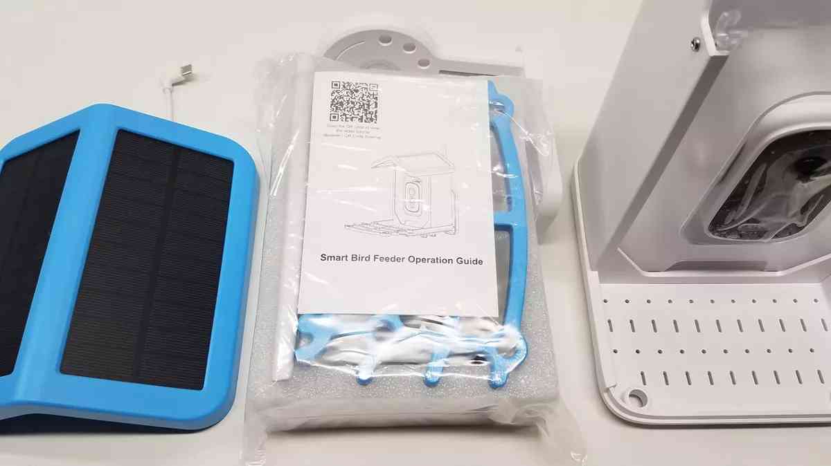 SMART BIRD FEEDER WITH AI BIRDRECOGNITION - San Diego, California - FleaMarketBay