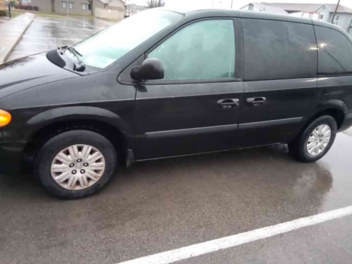 2006 Chrysler town and country minivan - Indianapolis, Indiana - FleaMarketBay