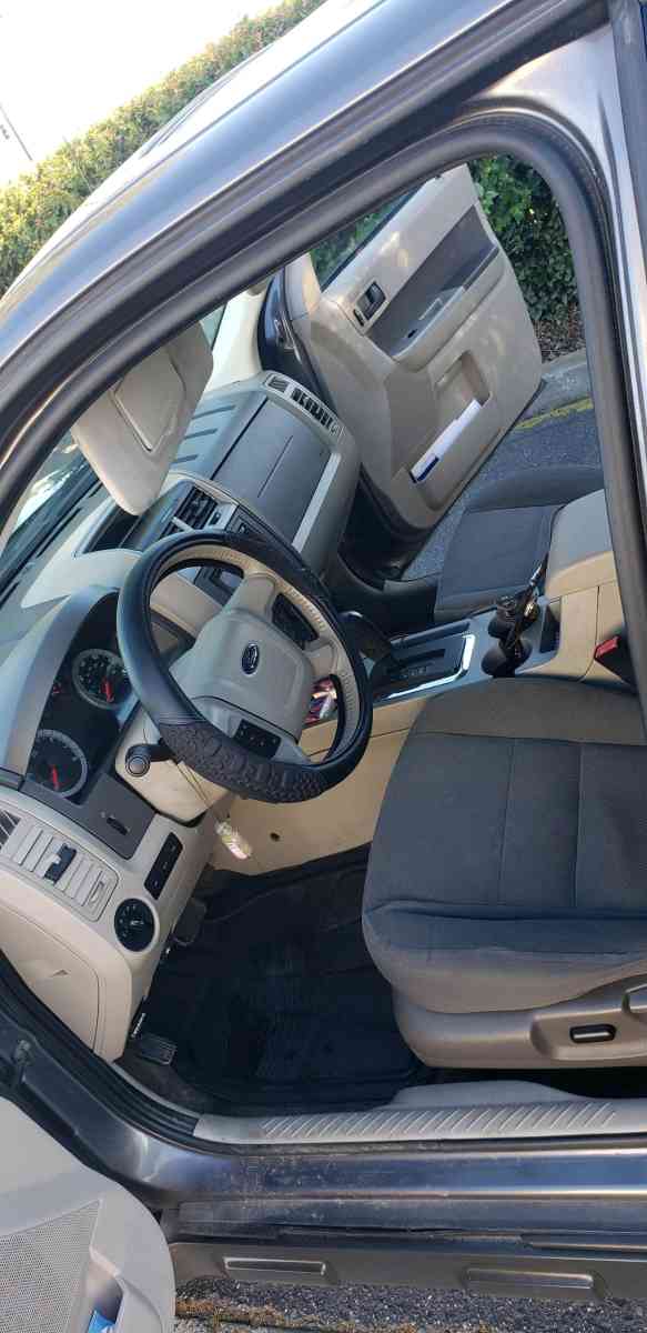 ford escape - Riverbank, California - FleaMarketBay