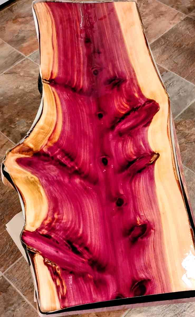 Red Cedar accent table - Valdosta, Georgia - FleaMarketBay