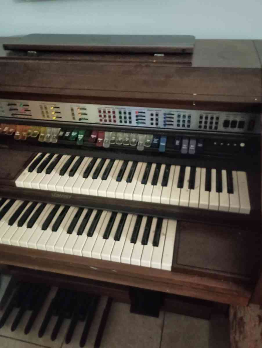 Pianos - Kissimmee, Florida - FleaMarketBay