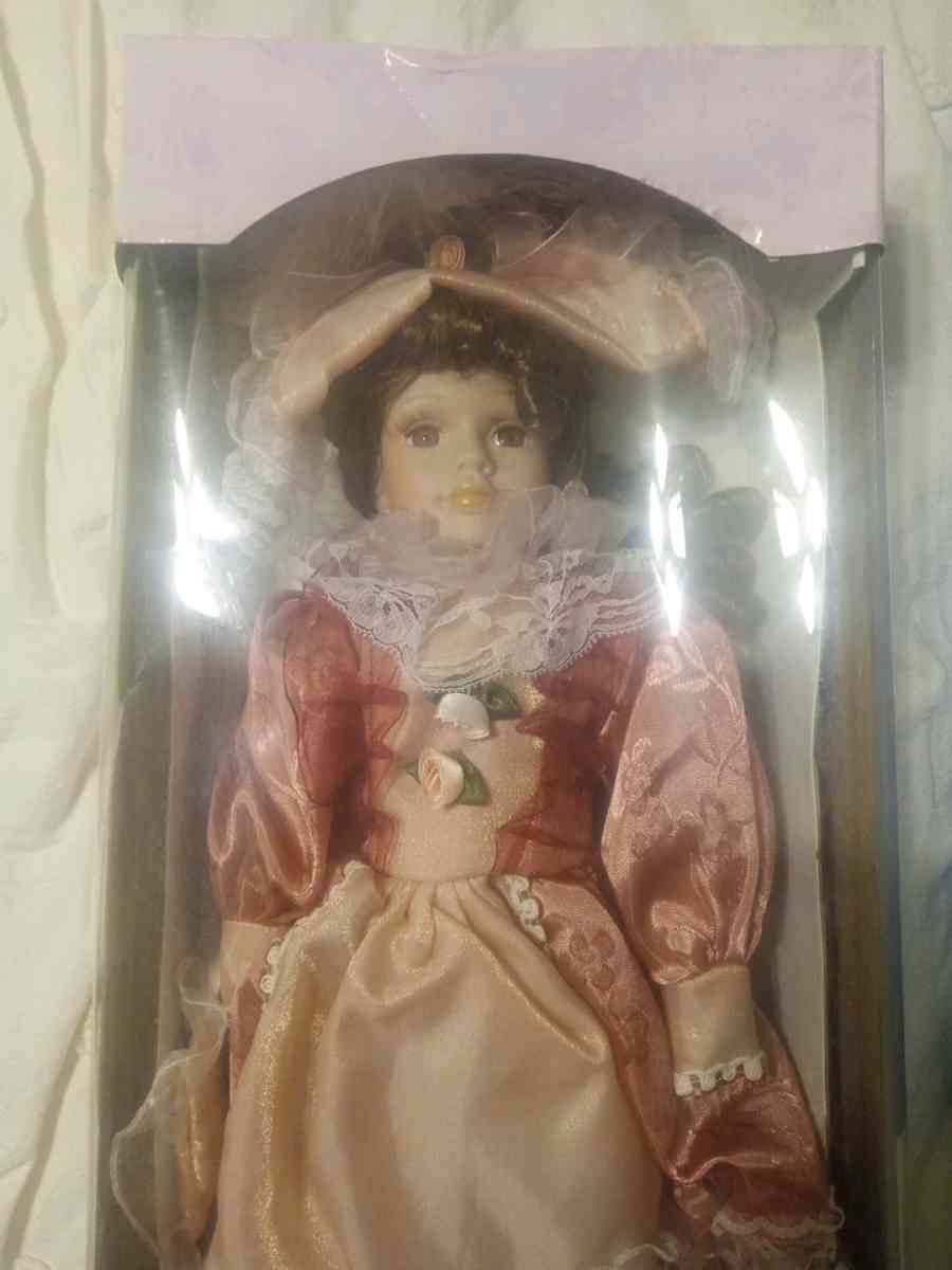 collectible dolls - Westlake, Louisiana - FleaMarketBay