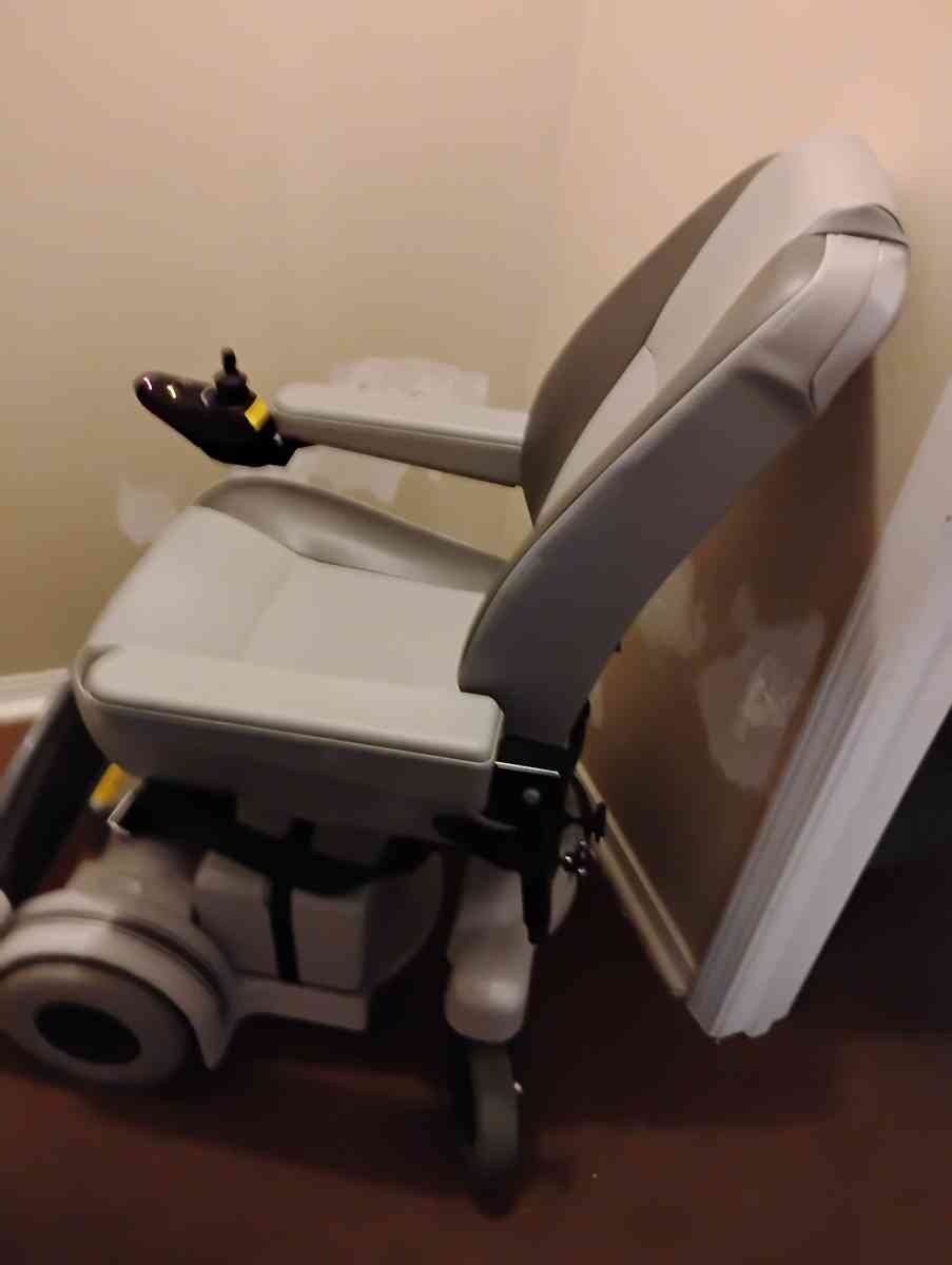 Hoveround Electric Wheel Chair - Abbeville, South Carolina - FleaMarketBay