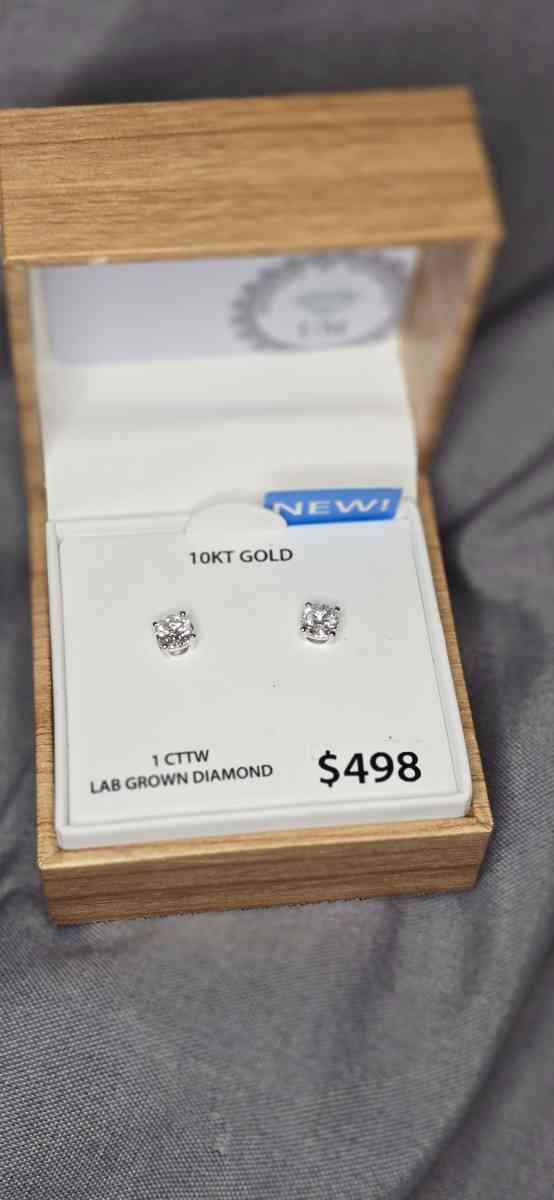 Diamond Earrings in gold - San Diego, California