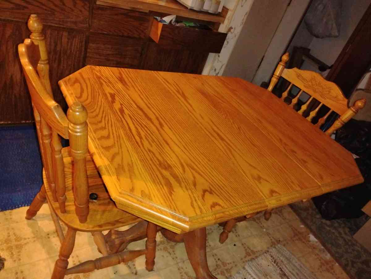 Amish table with 4 chairs - Brook Park, Minnesota - FleaMarketBay