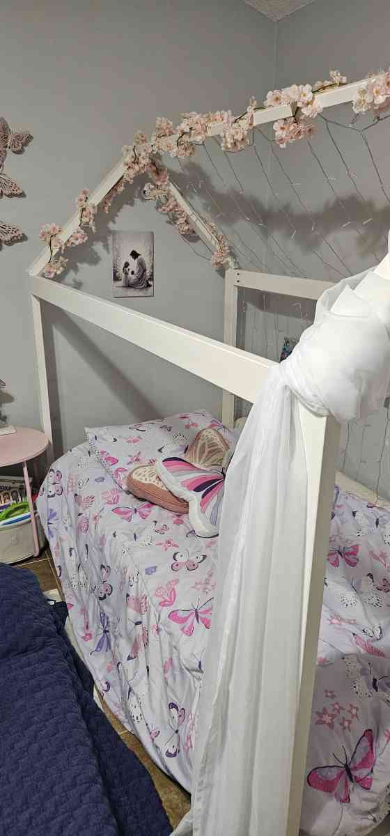 Montessori Bed Frame - Palm Beach Gardens, Florida - FleaMarketBay