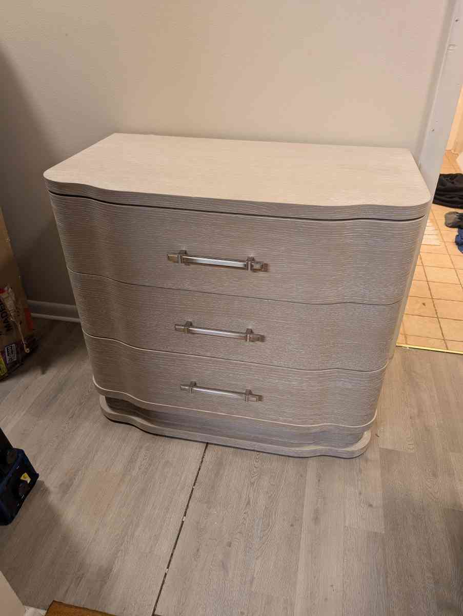 Hooker Furniture 3Drawer Nightstand - Richfield, Ohio