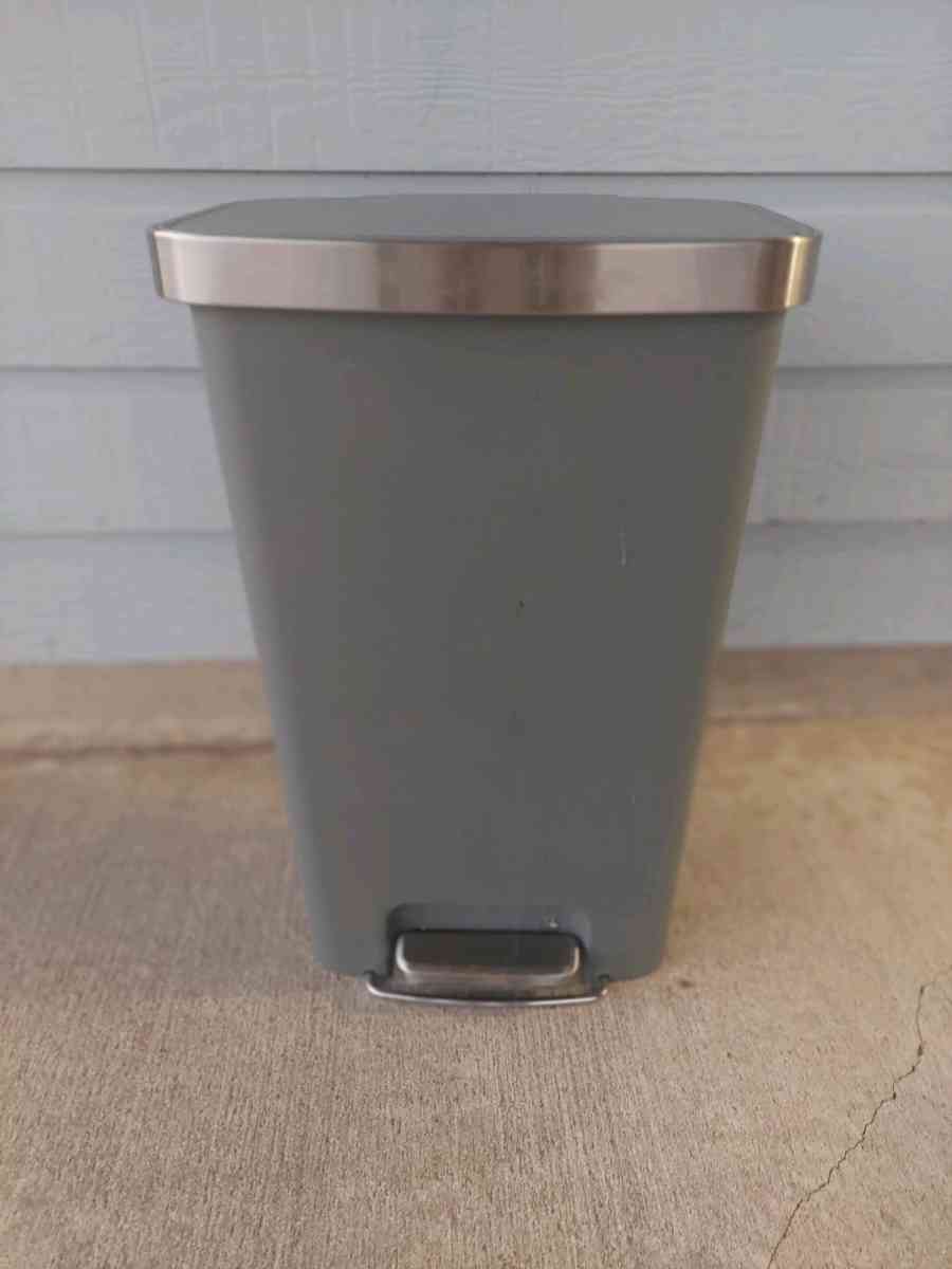 Better Homes  Gardens 119 Gallon Gray Plastic Kitchen Step T