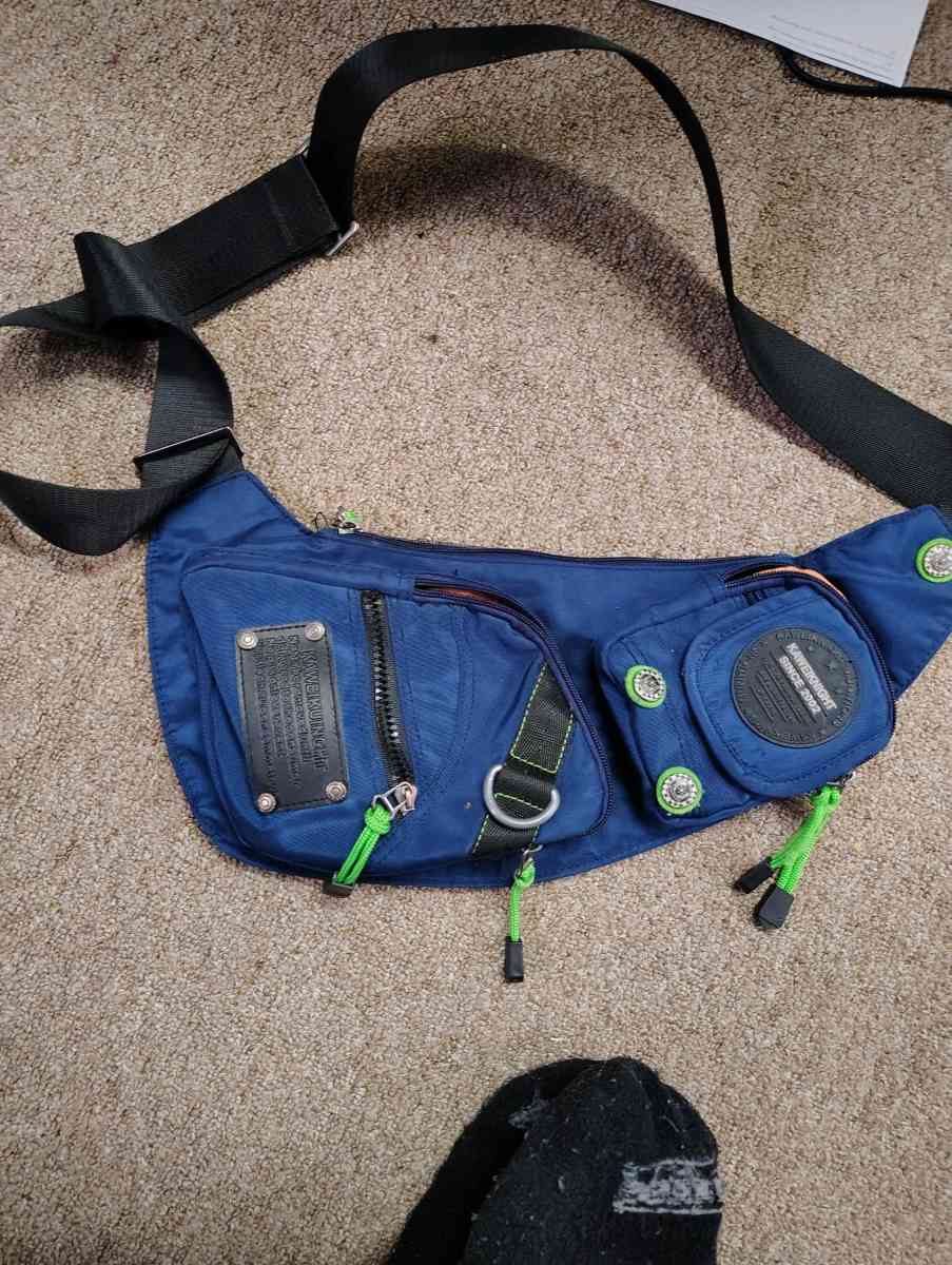 mans waist bag