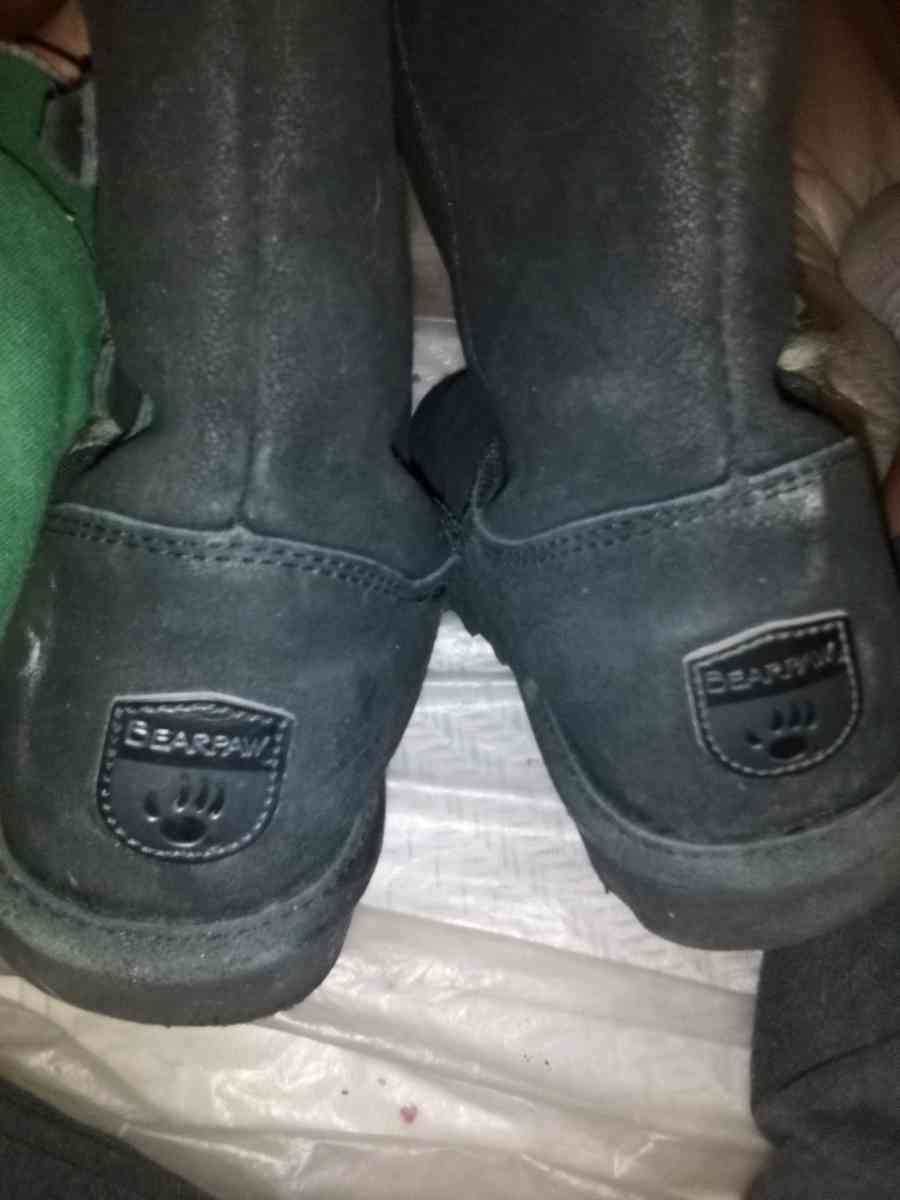 BEARPAW BOOTS - Alicia, Arkansas - FleaMarketBay