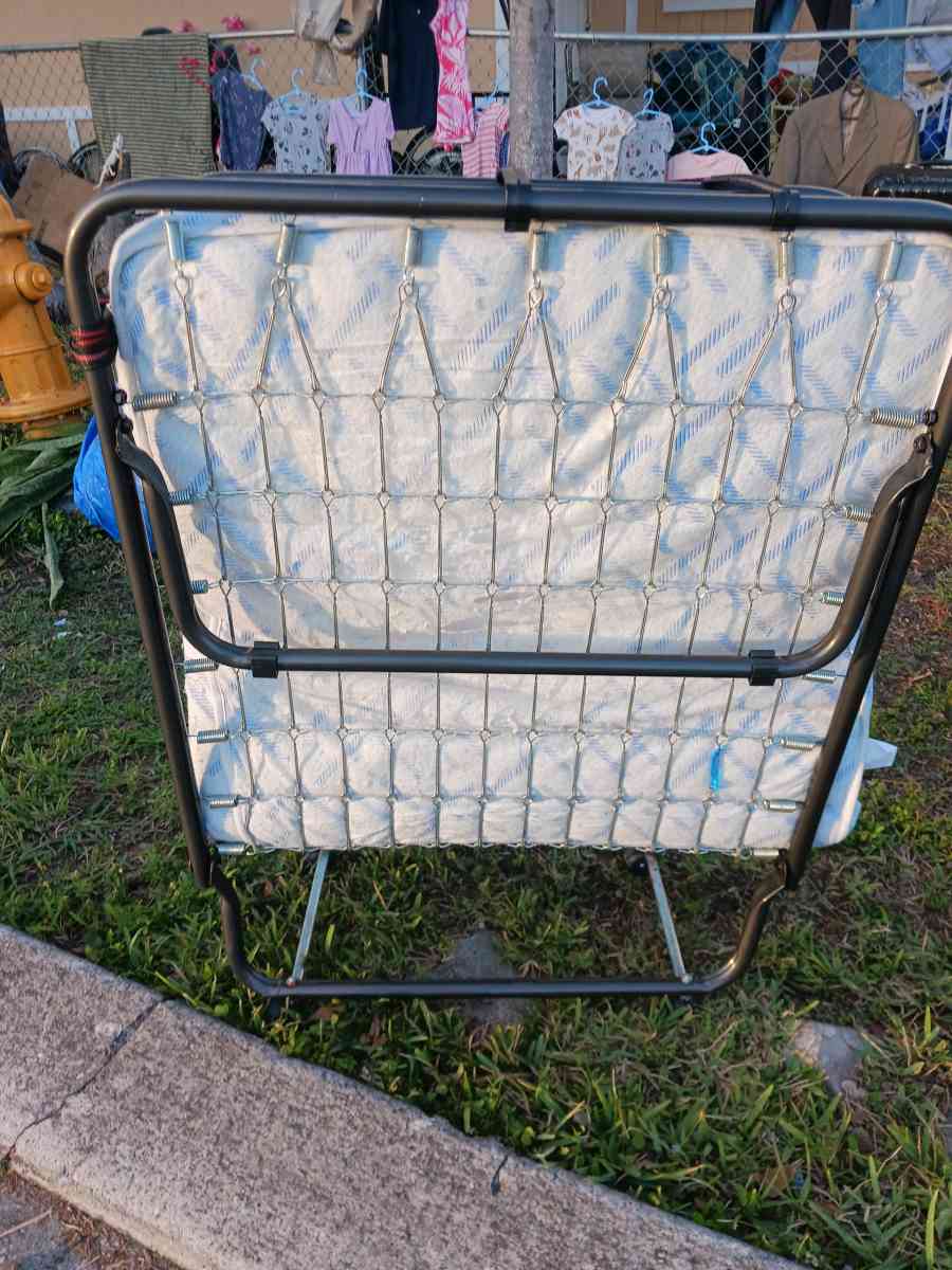 folding bed - Dade City, Florida - FleaMarketBay