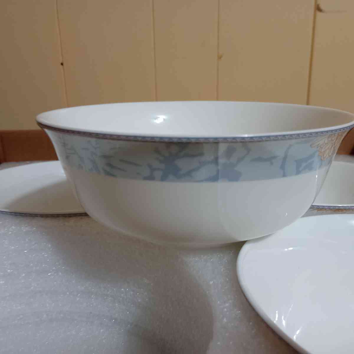 Fhgnysm 12 PieceBone China Tableware Set - New York, New York - FleaMarketBay