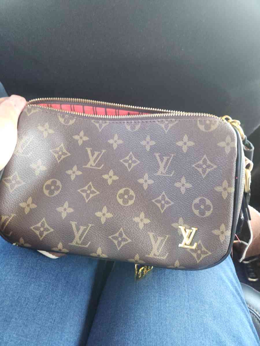 womens Crossbody purse - Houston, Texas - FleaMarketBay