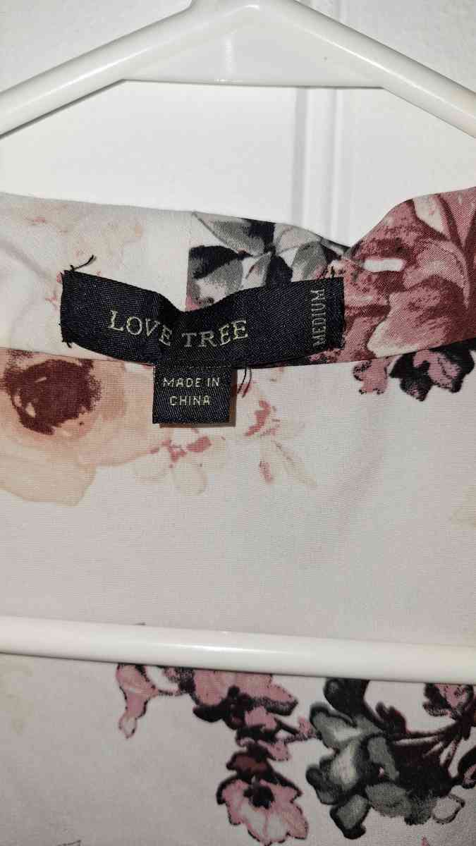 Love Tree Size Medium Silk Floral Blouse - Salem, Iowa - FleaMarketBay