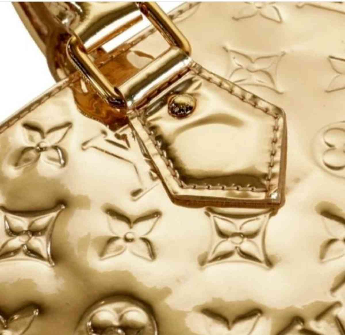 Lv mirror purse - Haughton, Louisiana - FleaMarketBay