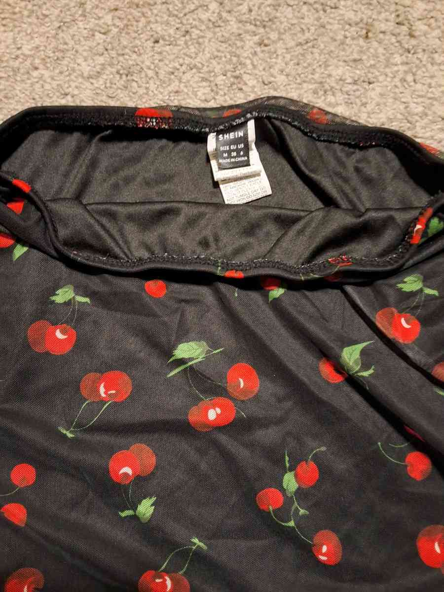 Black with cherries mini