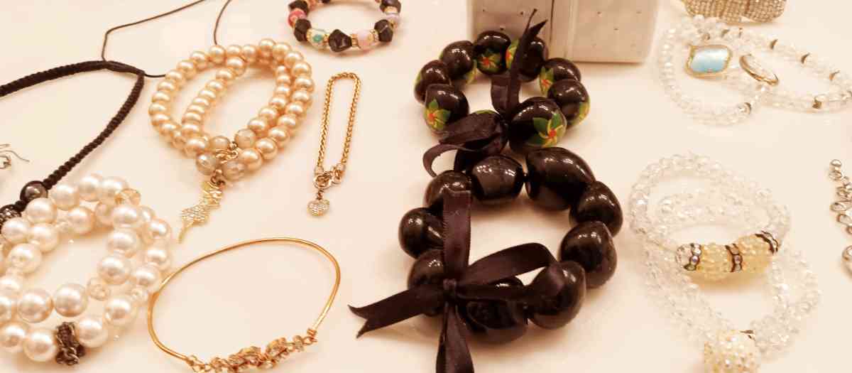 Bundle Jewelry Used - Las Vegas, Nevada - FleaMarketBay