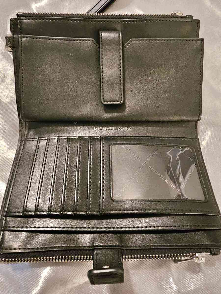 Michael kors purse with matching wallet - Peachtree City, Georgia - FleaMarketBay